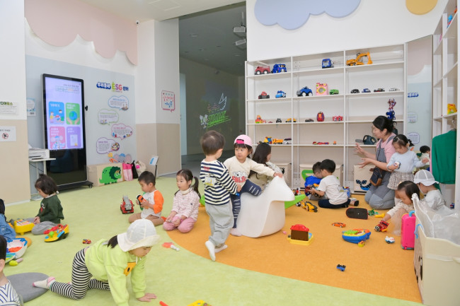 부산 동구 시민마당 들락날락, 장난감도 함께 들락날락
