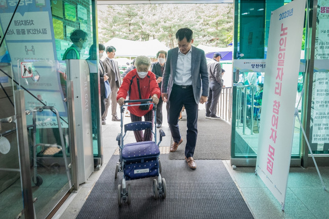 양천구, 거동불편 저소득 어르신용 실버카 50대 지원